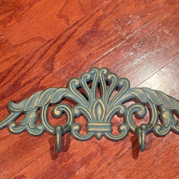Vintage style iron Green Wall Hook Decor - Picture 5 of 12